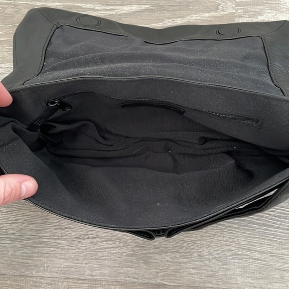 Black Purse - Picture 4 of 7